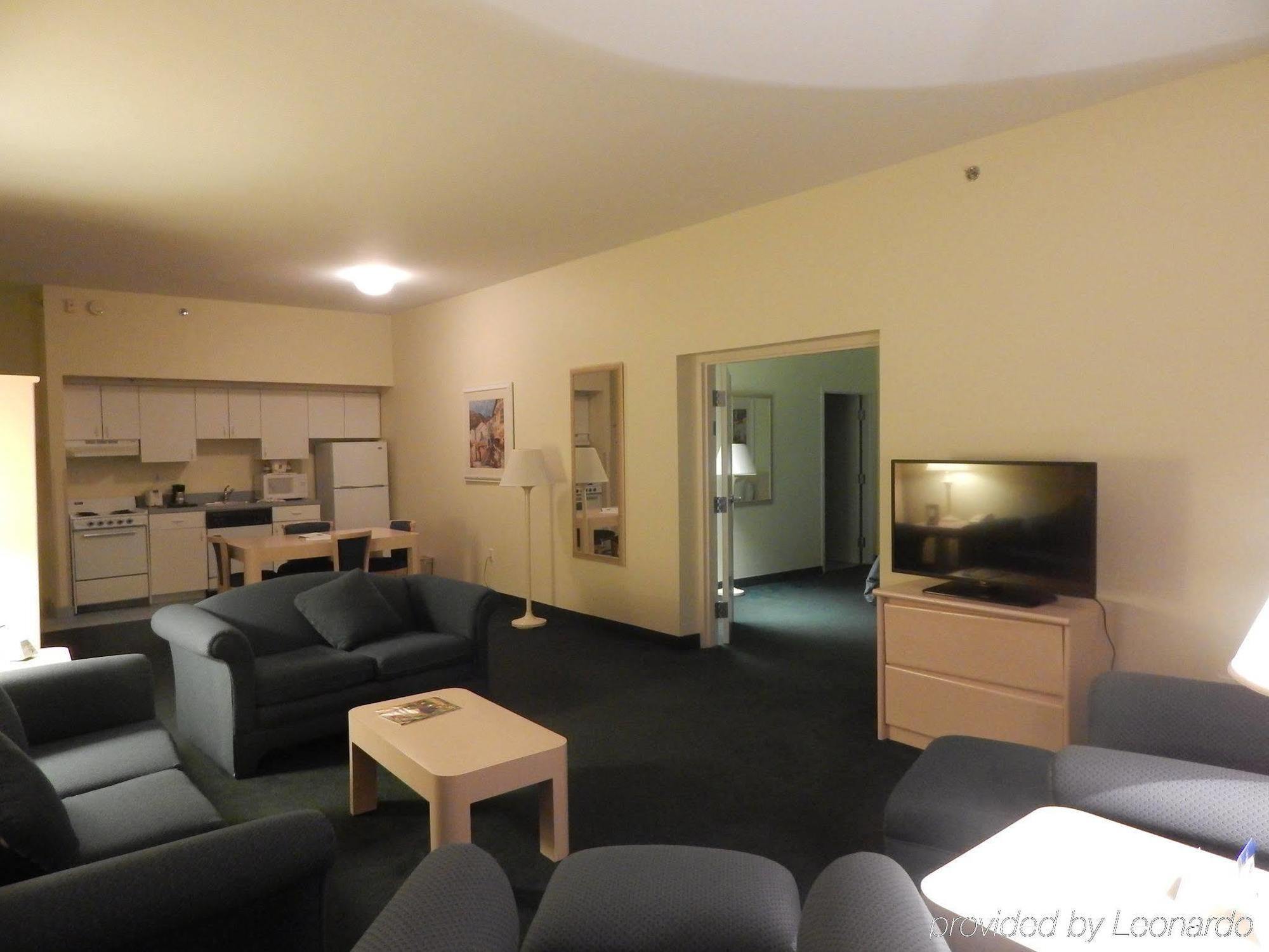 Western Plaza Hotel 3*