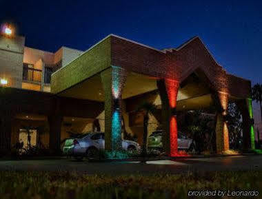 Baymont By Wyndham Near Busch Gardens Hotel Tampa