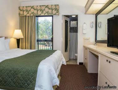 Baymont By Wyndham Near Busch Gardens