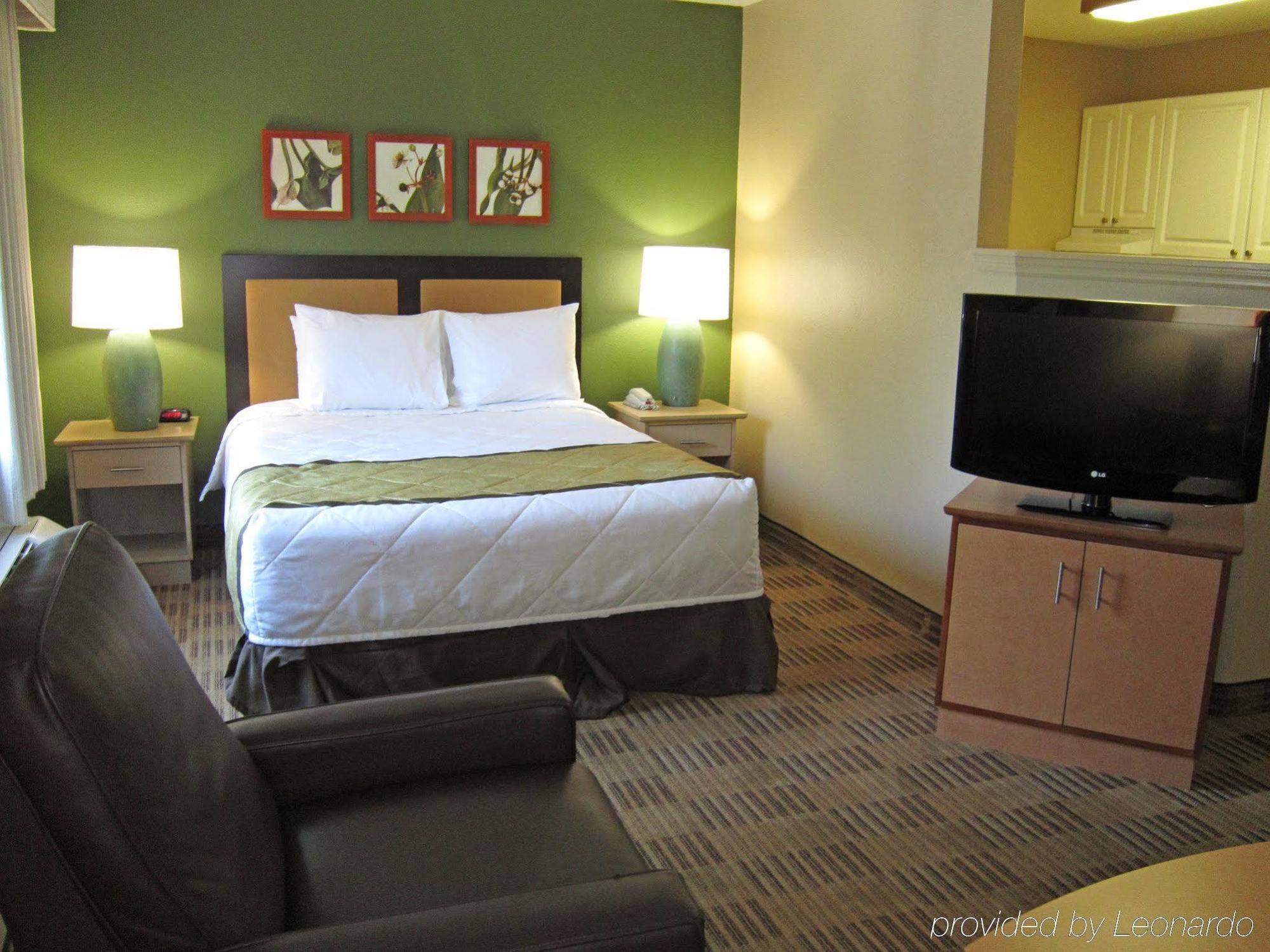 Extended America Select Airport Memorial Hwy Hotel 2*