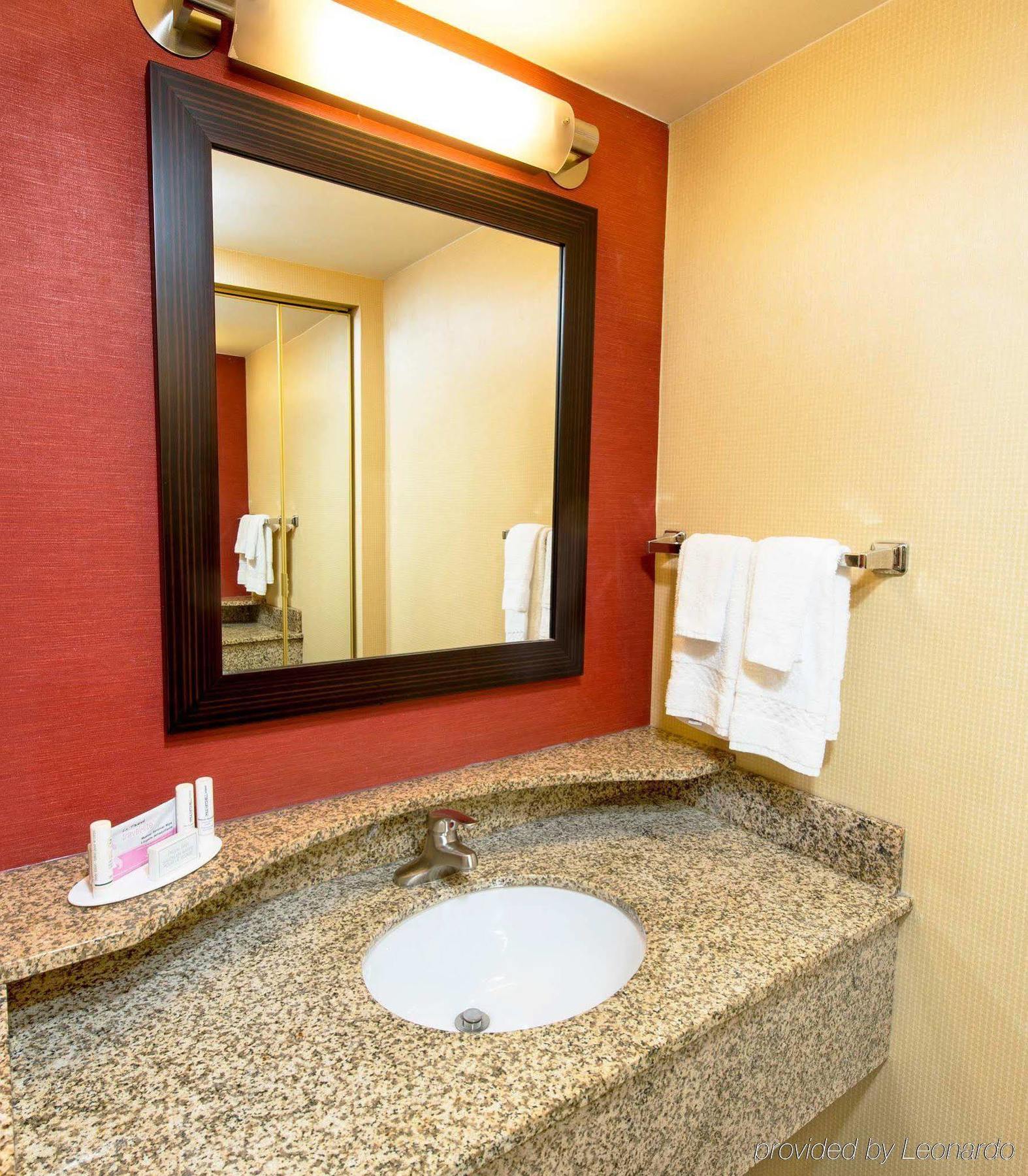 Courtyard By Marriott Hotel