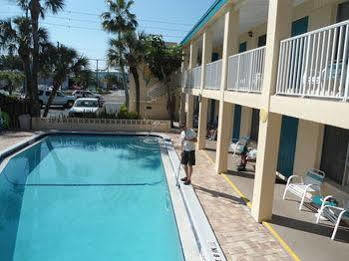 Malyn Aparthotel St. Pete Beach
