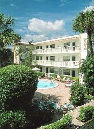 Deerfield Buccaneer Hotel