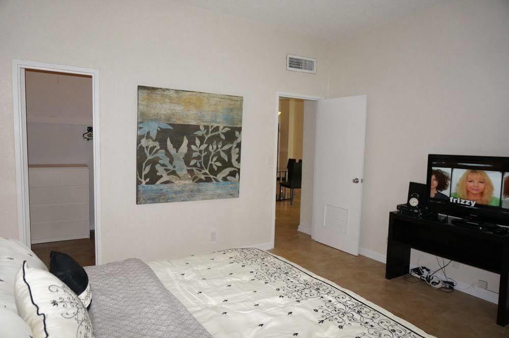 Sian Hollywood Apartment *