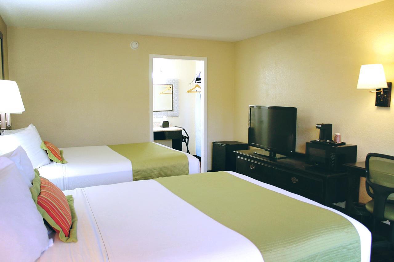 Hub And Motel Marianna