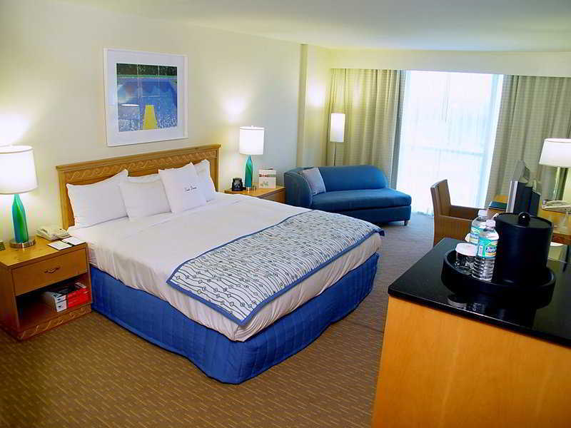 Hotel Doubletree By Hilton At The Entrance To Universal Orlando