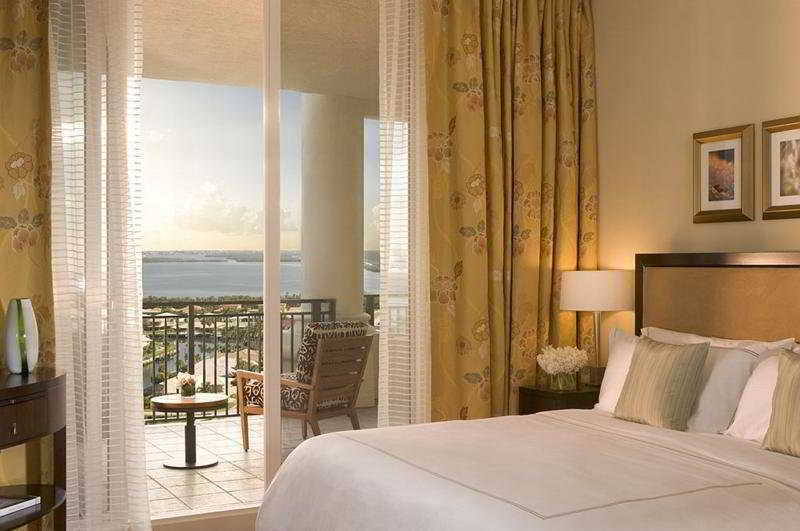 Palm Singer Island Hotel