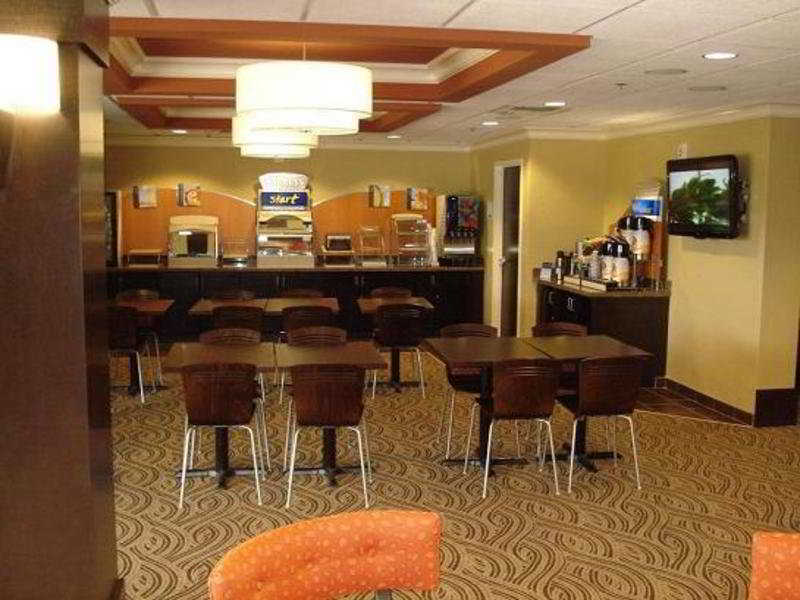 Hotel Express Lauderdale North - Executive Airport By Ihg