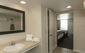 The Reef At Seahaven Hotel