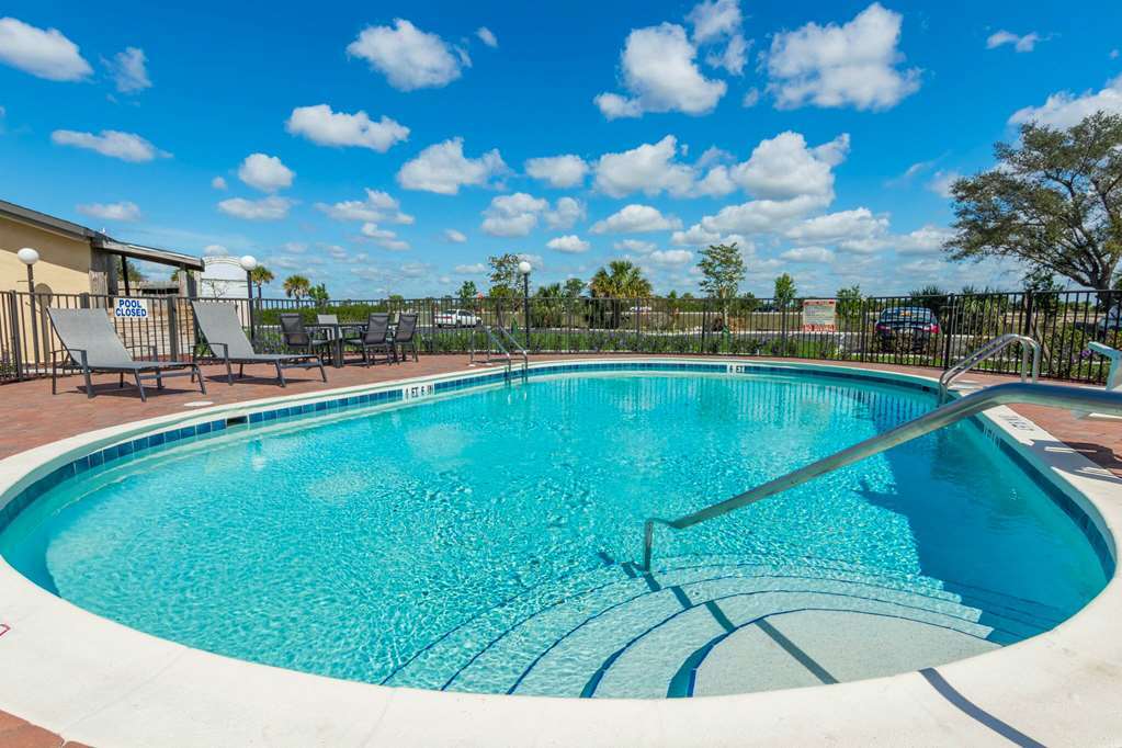 Baymont By Wyndham Punta Gorda/port Charlotte Hotel 2*