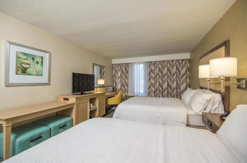 Country & By Radisson, I-95 South, Fl 3*