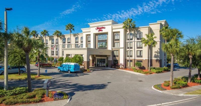 Country & By Radisson, I-95 South, Fl 3*