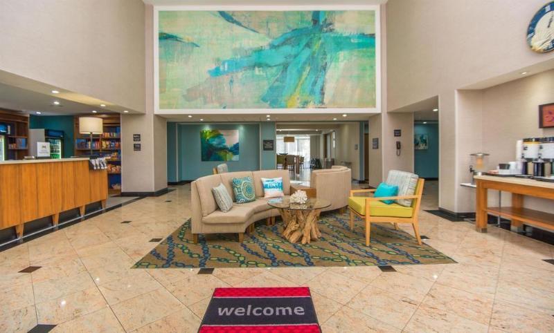 Country & By Radisson, I-95 South, Fl 3*