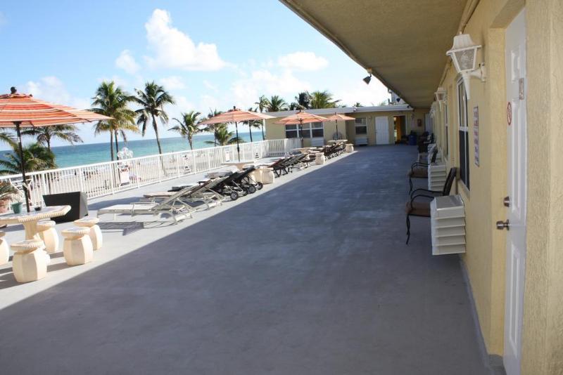 Hotel La Terrace Oceanfront 3*