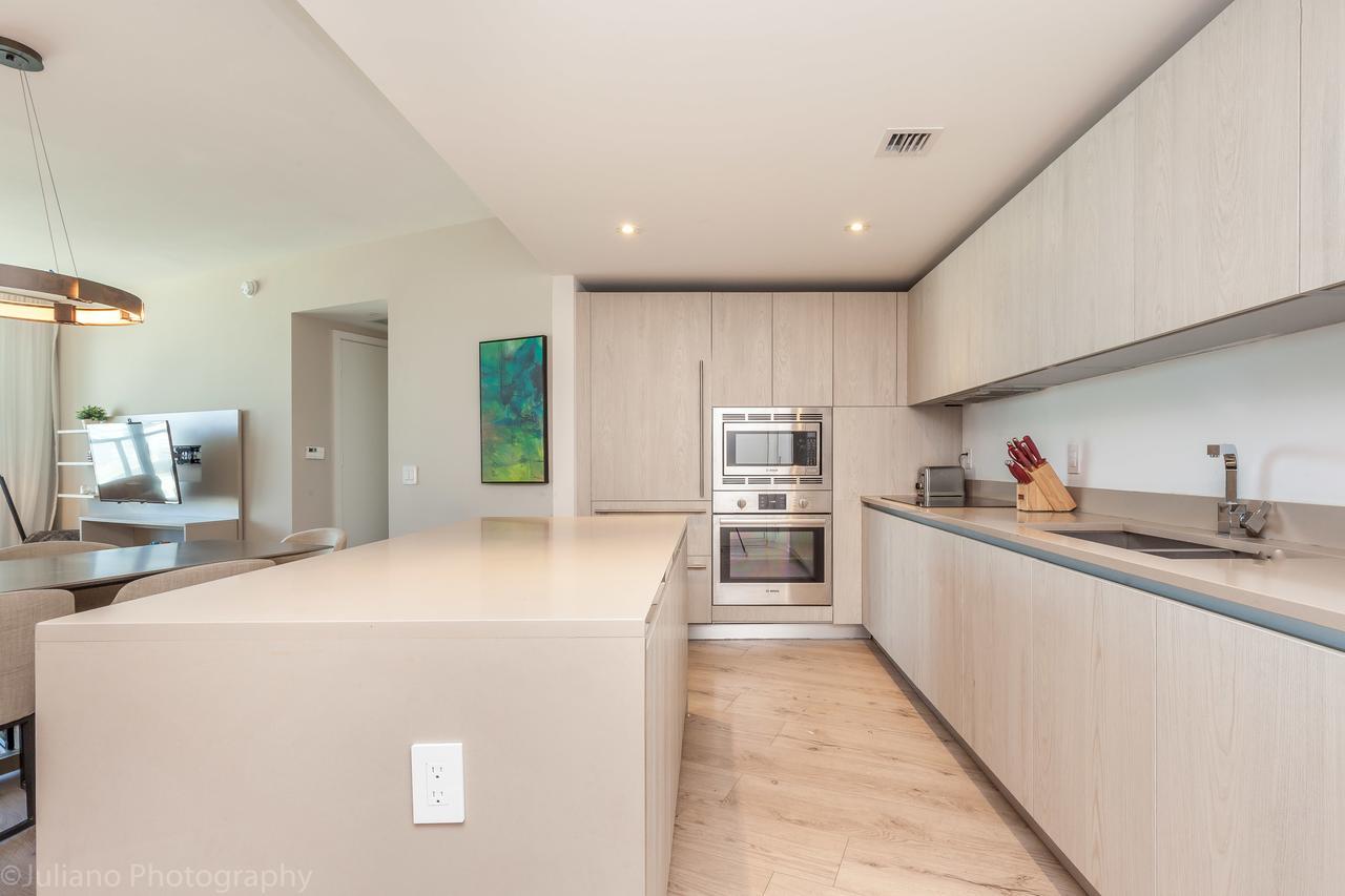 2 Bedroom On 17th Floor On The * Hallandale Beach