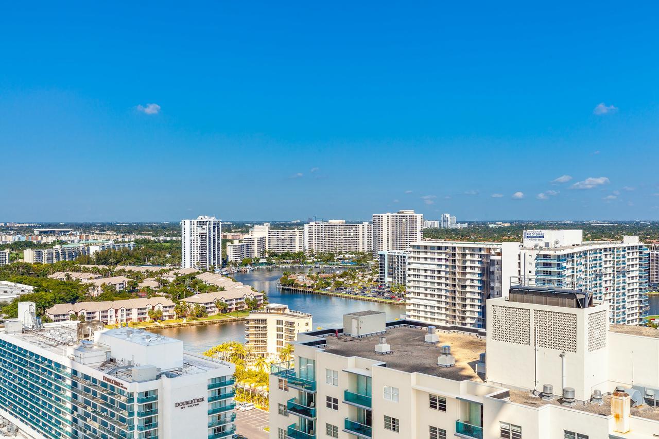 2 Bedroom On 17th Floor On The * Hallandale Beach