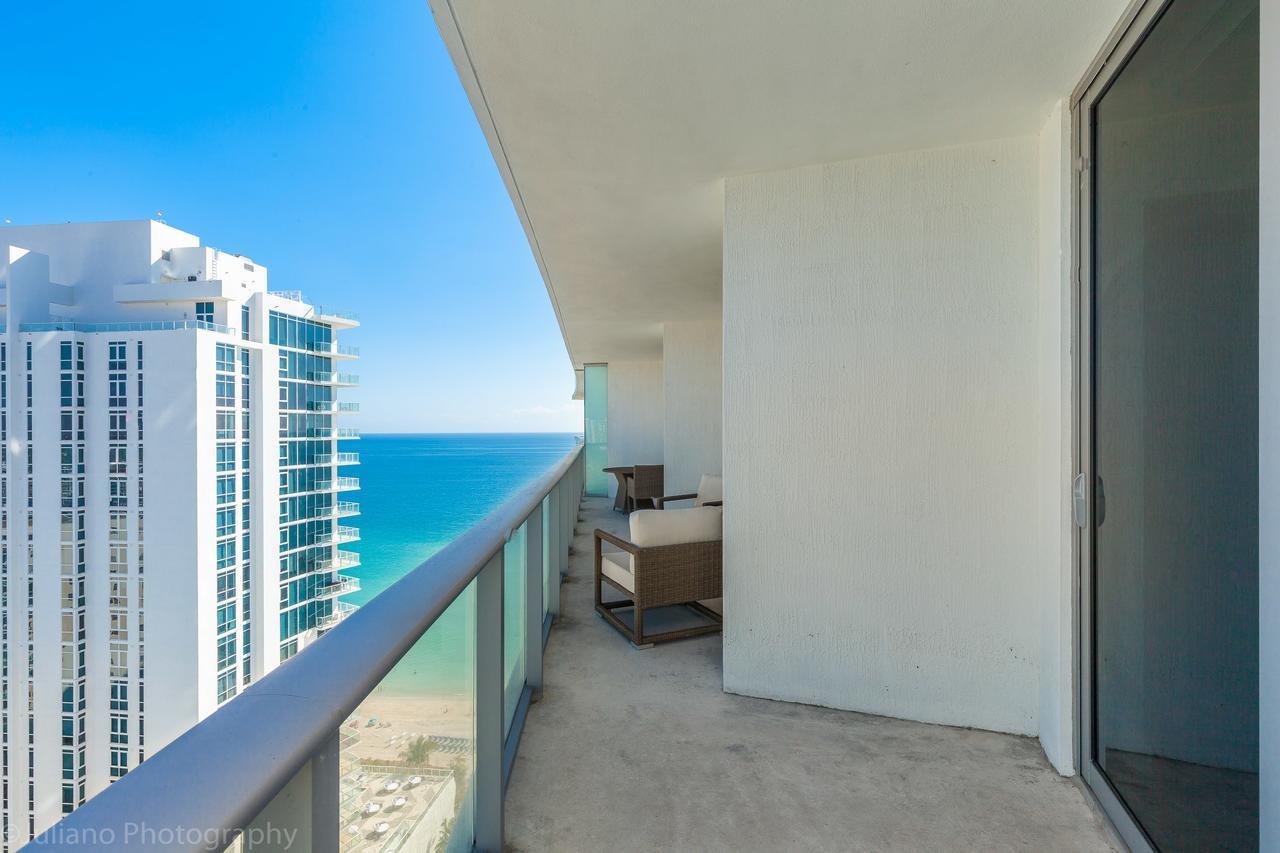 2 Bedroom On 17th Floor On The * Hallandale Beach