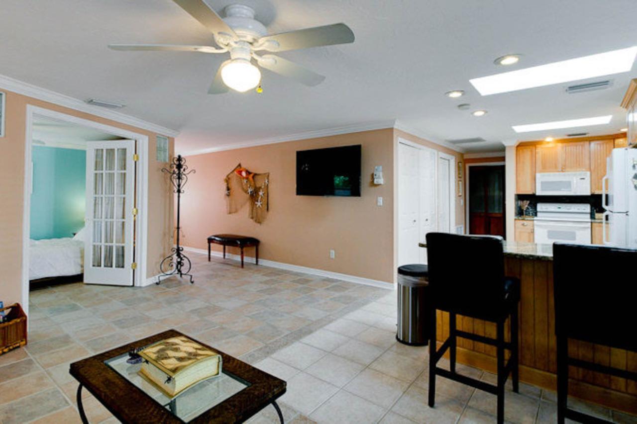 Tropical Oasis * Anna Maria