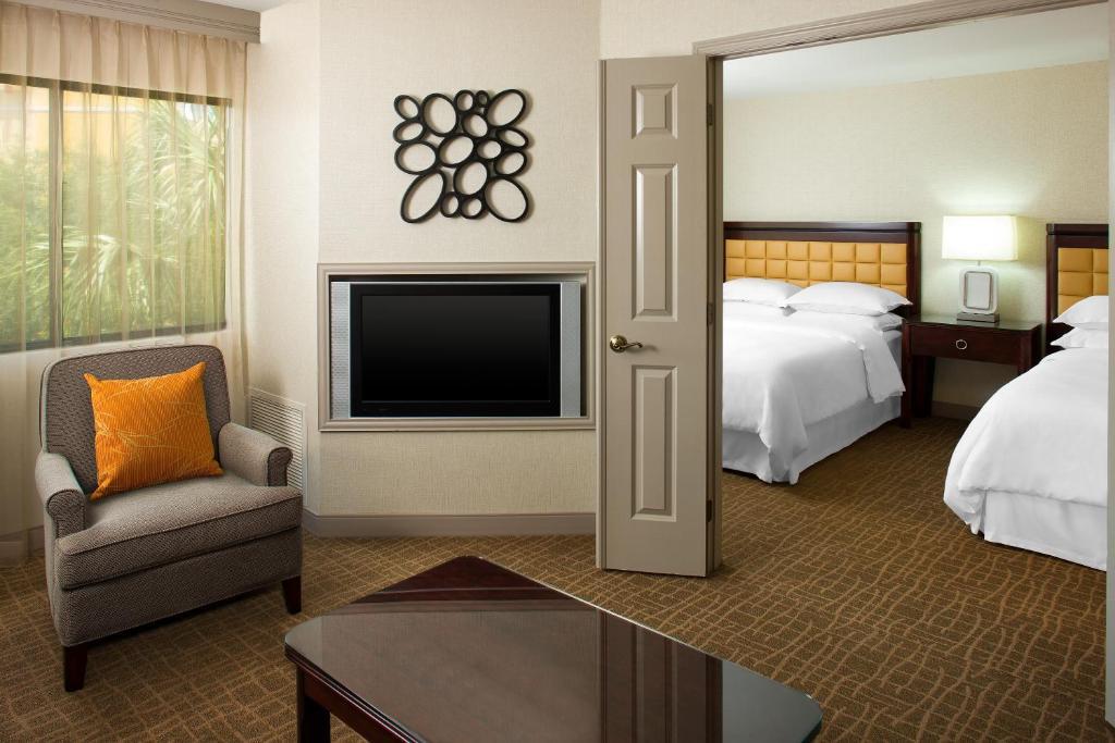 Ramada By Wyndham Airport- Free Airport Shuttle Hotel Orlando