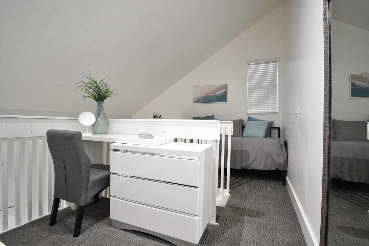 Trendy Loft Unit # 4 * Hollywood