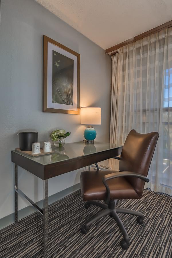 Sawgrass Grand And Sports Complex Hotel