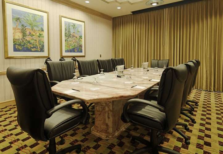Embassy By Hilton Palm Gardens Pga Boulevard Hotel