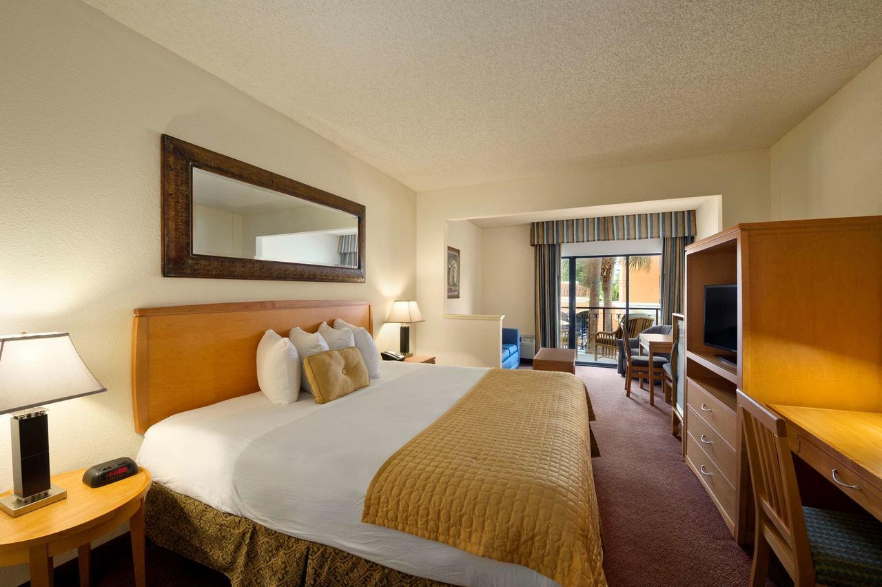 Ramada By Wyndham Downtown Hotel