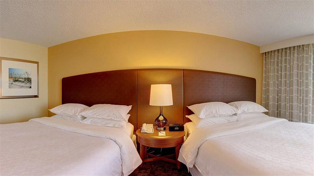 Four Points By Sheraton Airport Westshore Hotel 3*