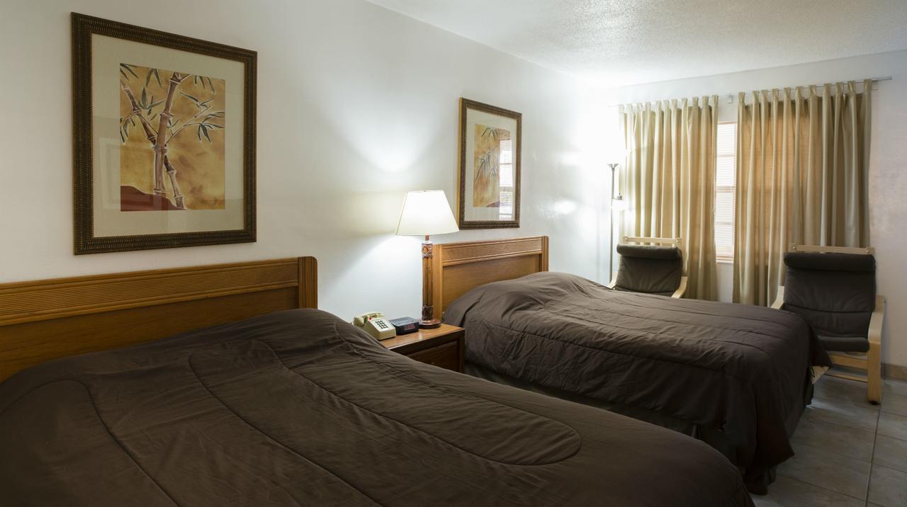 Carriage House Hotel