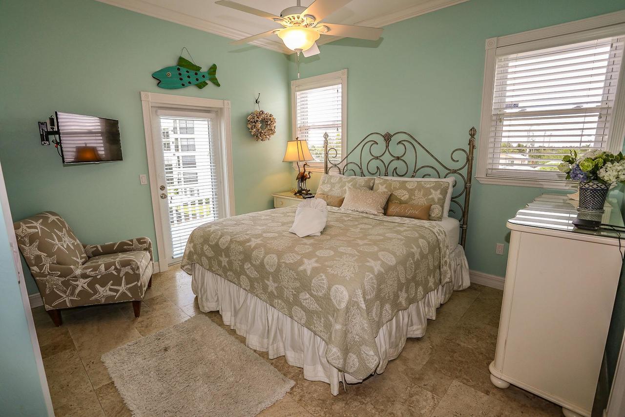 30 Gulf Road Island Girl