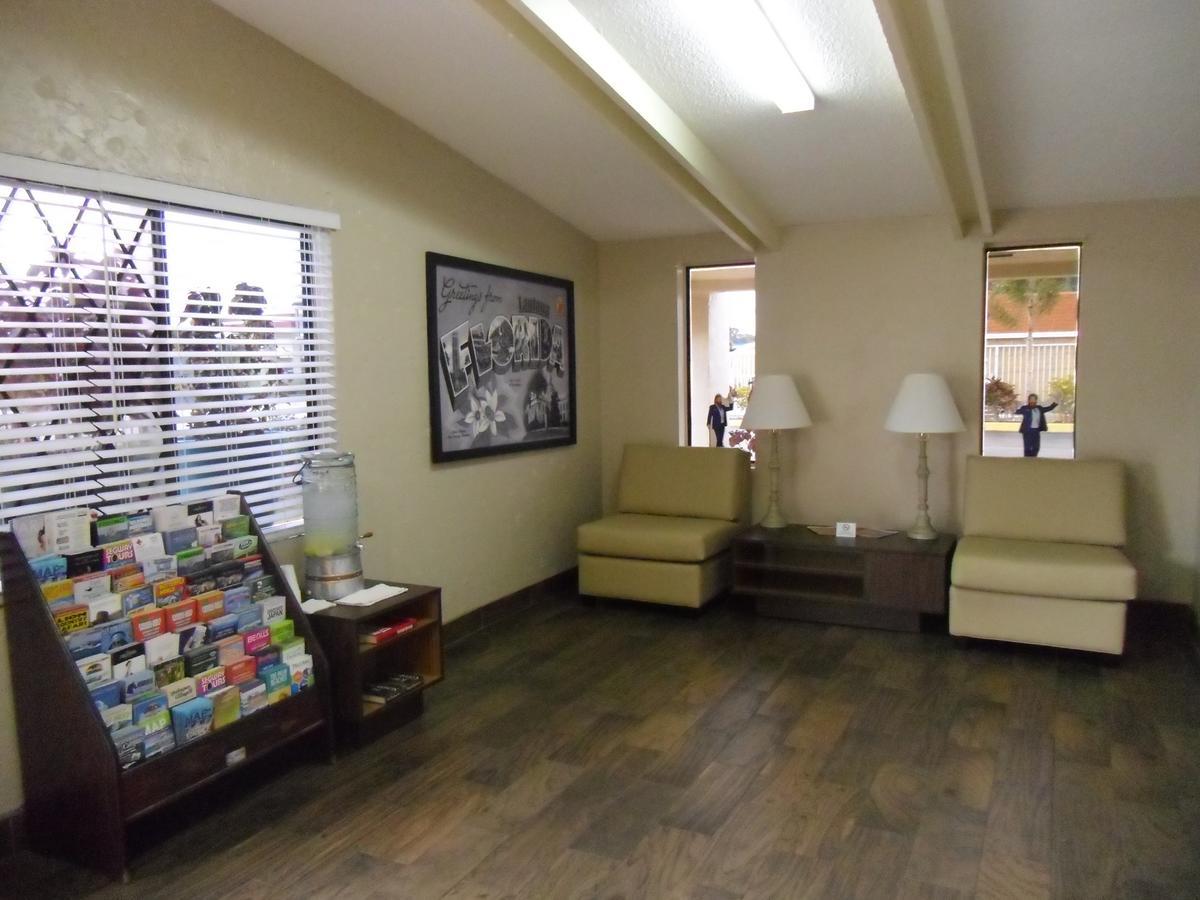 Super 8 By Wyndham West Palm Motel