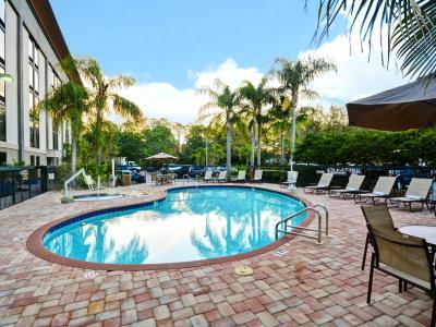Hampton I-75 Bee Ridge Hotel 3*