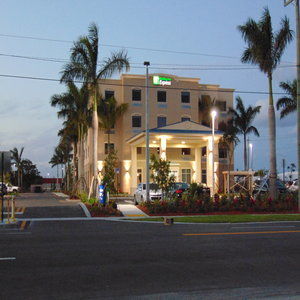Express & Boynton West By Ihg Hotel 3*