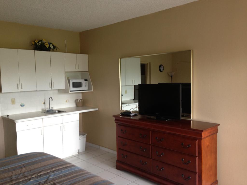 Knights Hallandale Hotel 2*