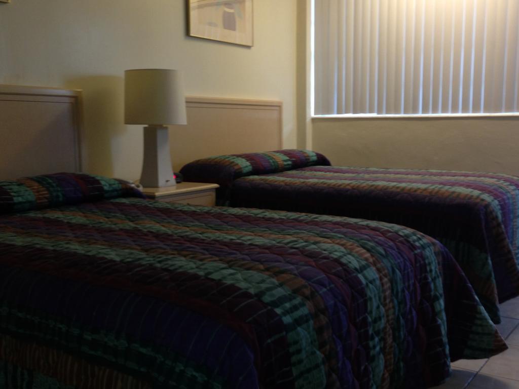 Hotel Knights Hallandale 2*