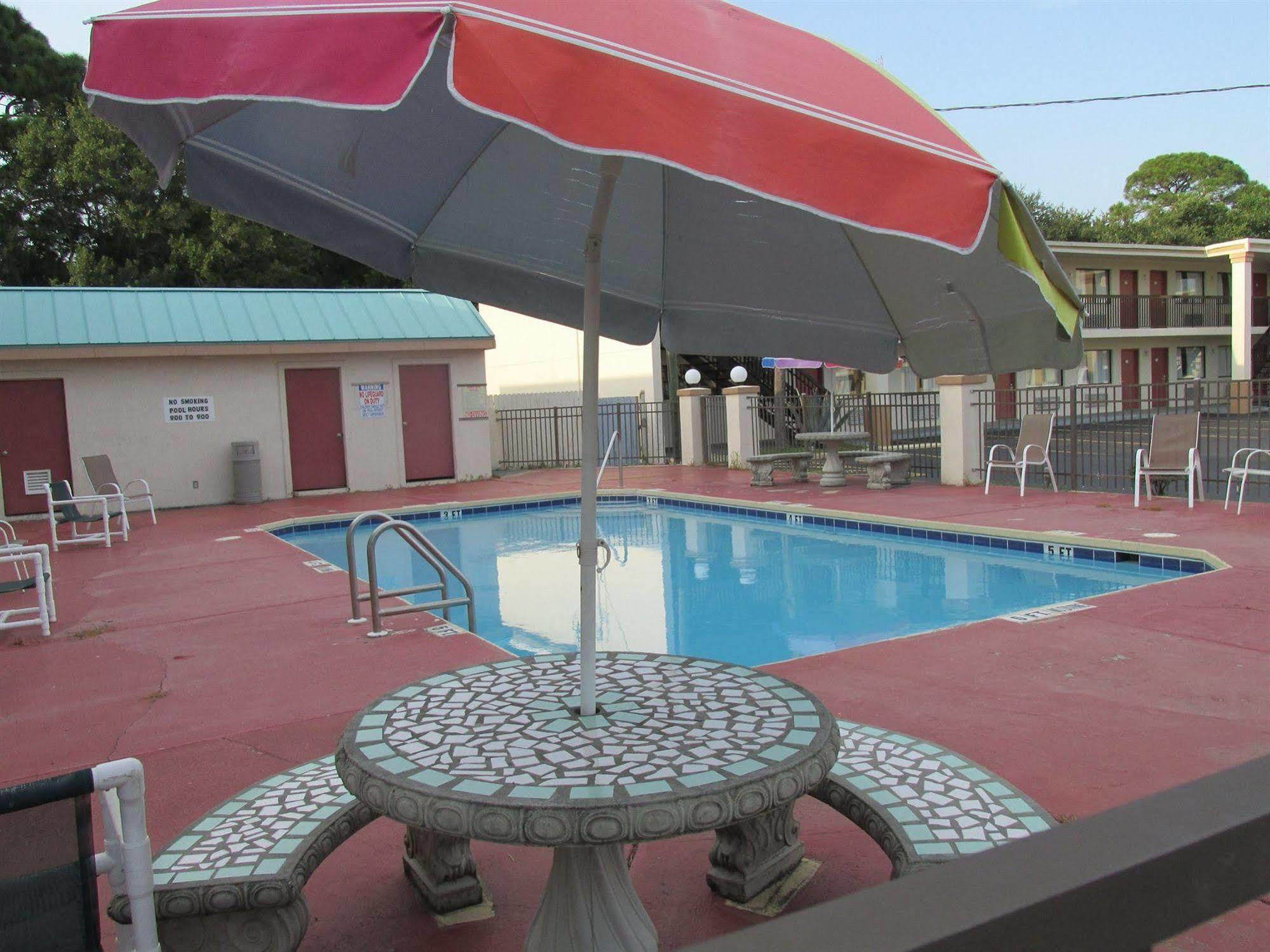 Hole The - Walton - Sunset Plaza - Nearby Beaches & Hurlburt 2*
