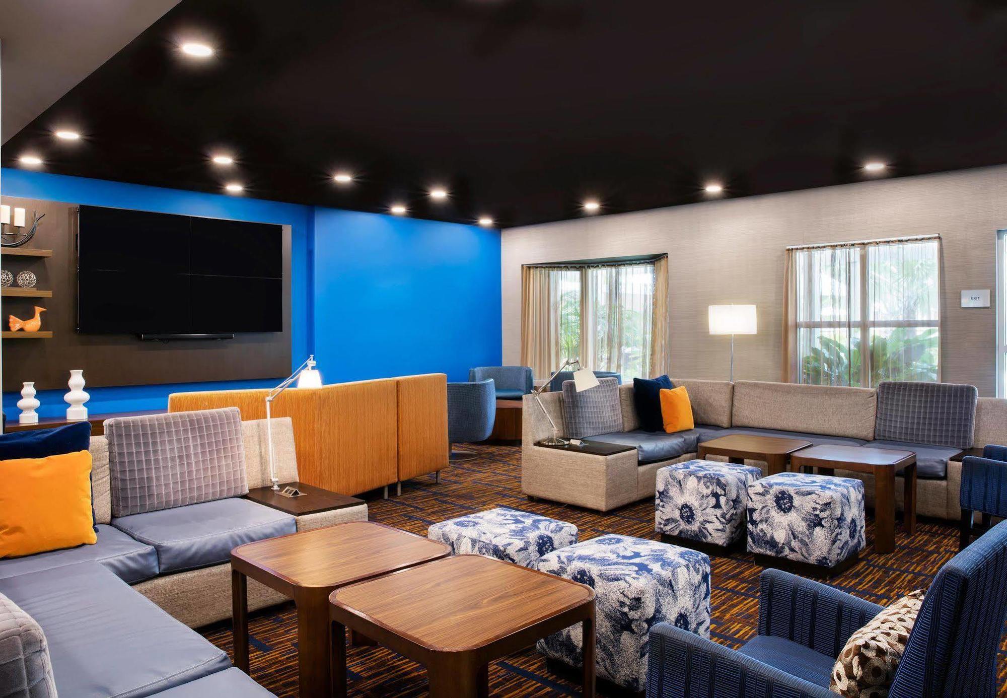 Courtyard By Marriott Miami Mall