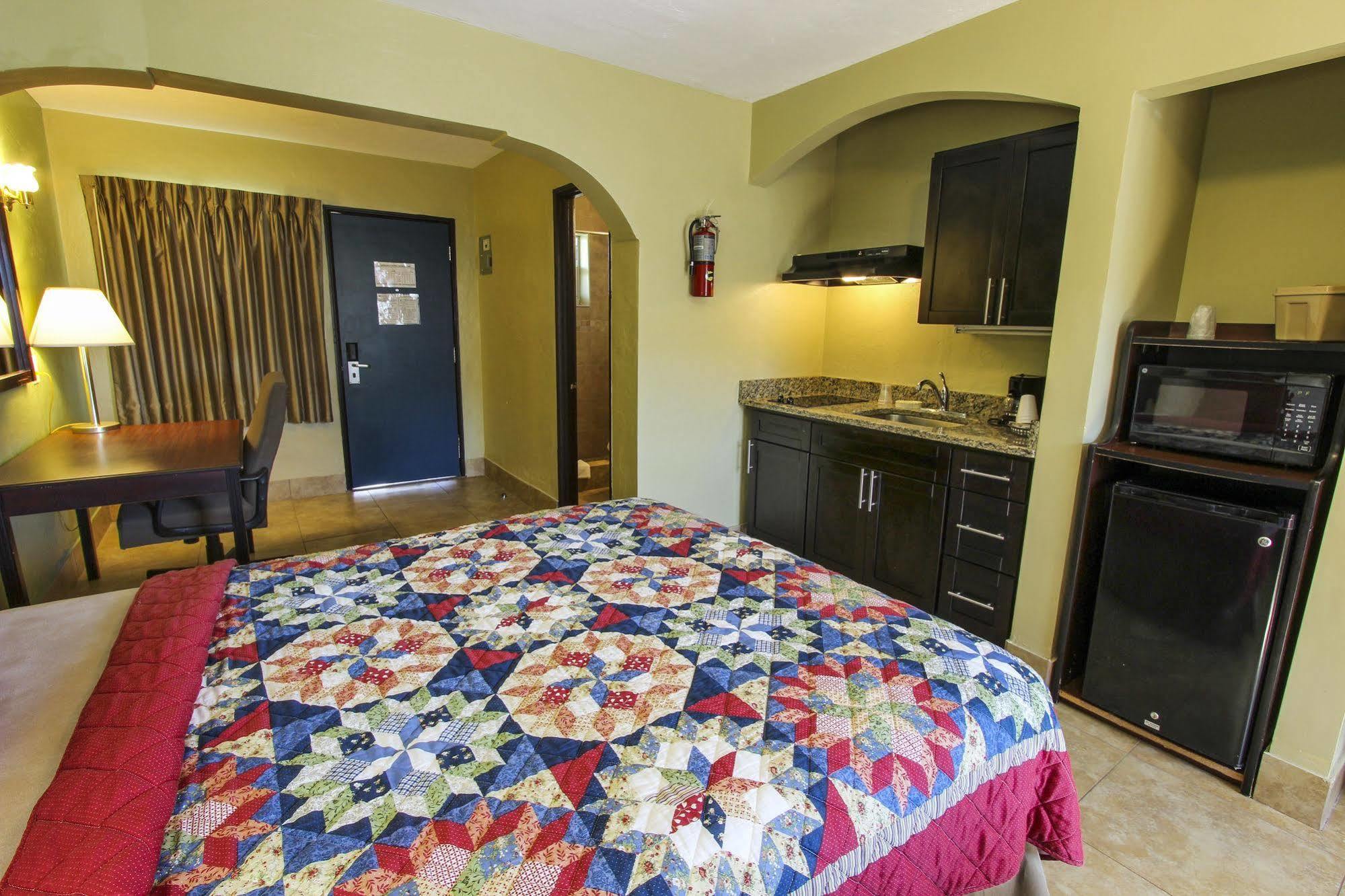 Hotel Oceans & Pompano Beach