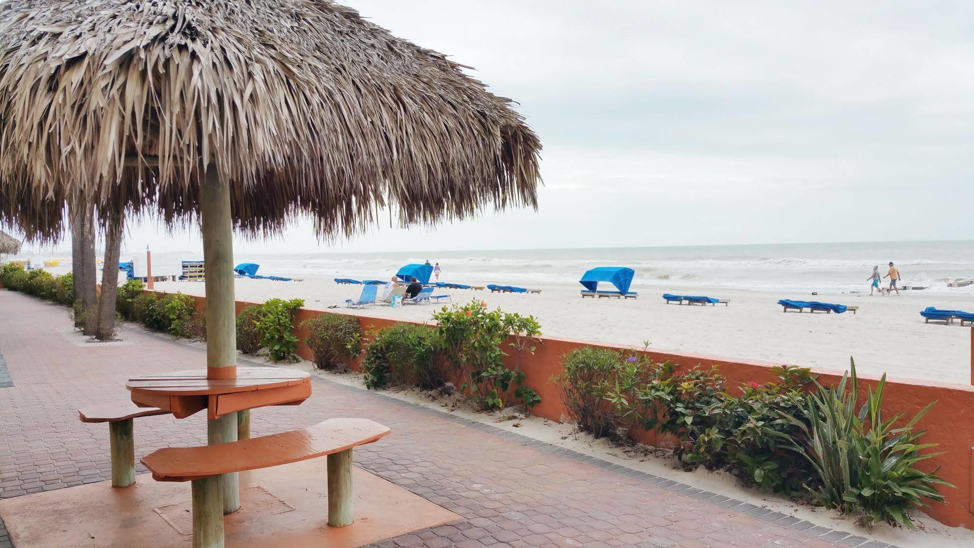 Las Brisas Hotel 2*