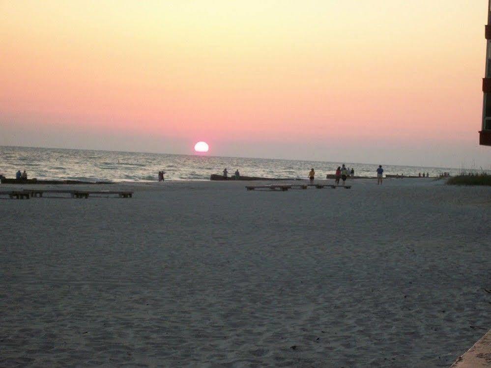 Las Brisas Hotel