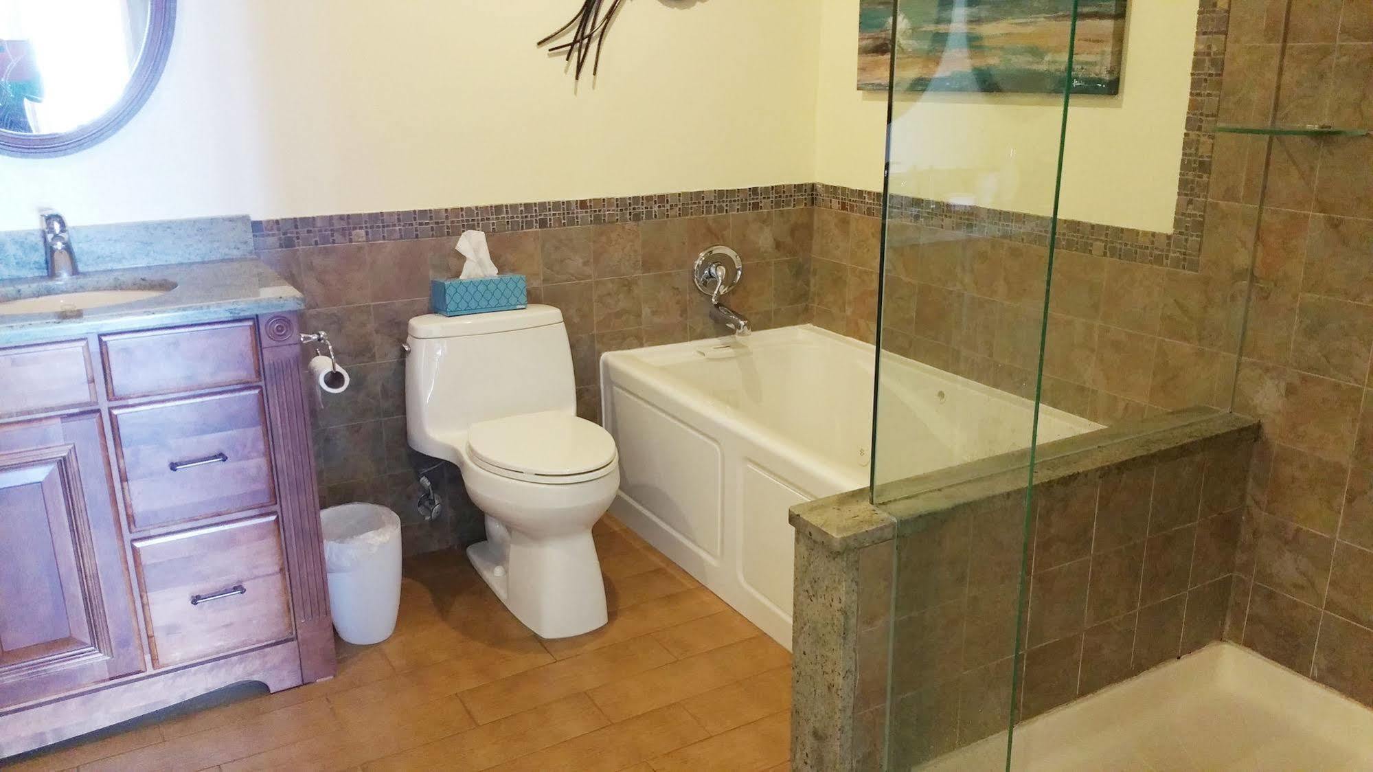 Hotel Las Brisas Madeira Beach
