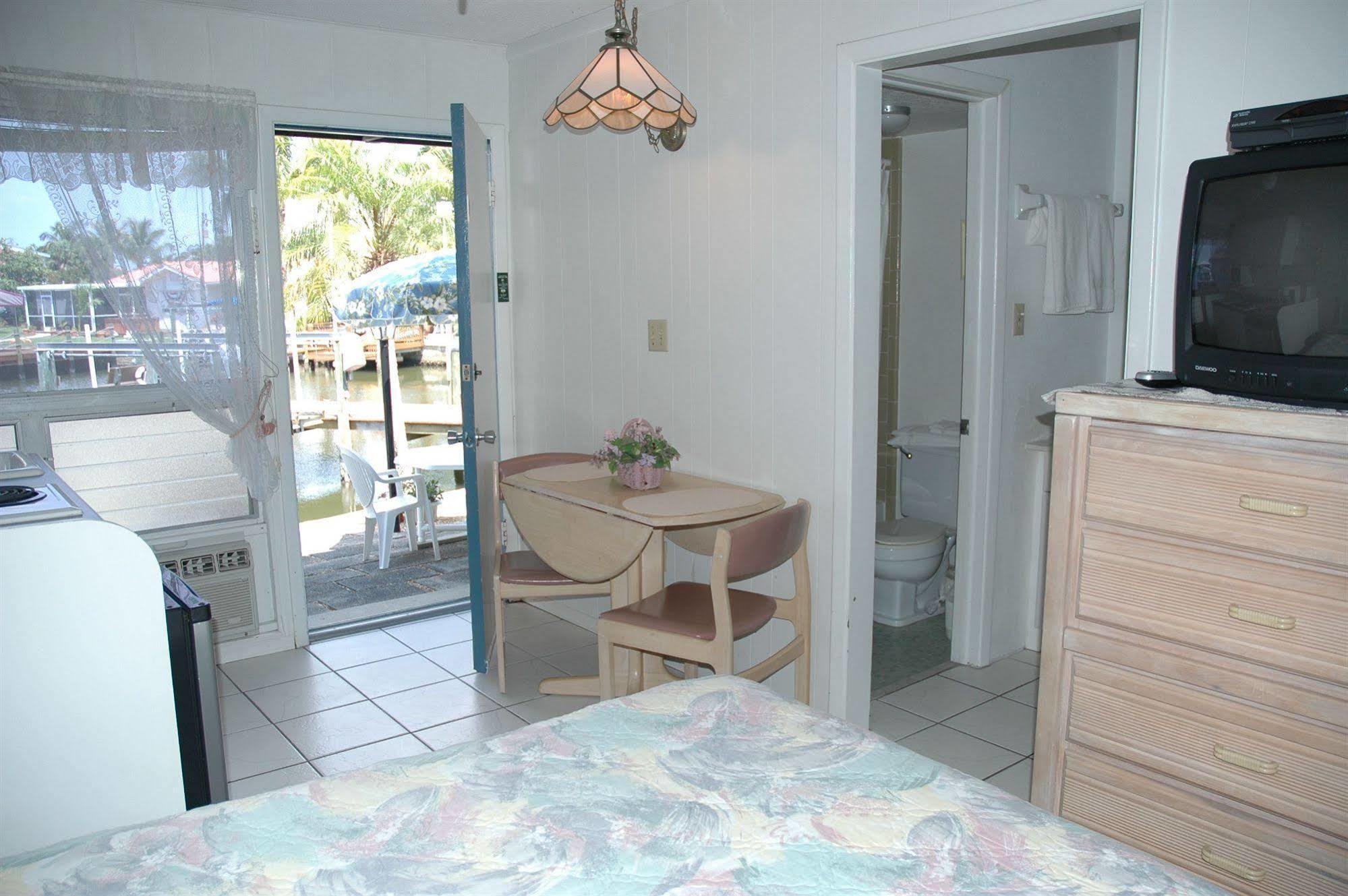 Hotel Dolphin