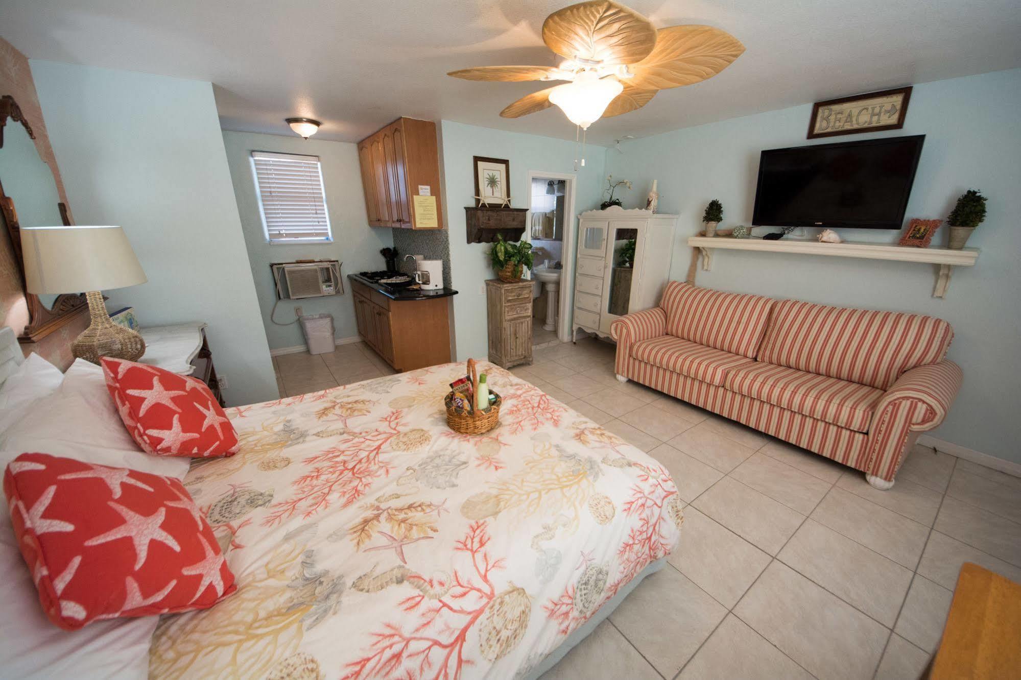Camelot 3* Clearwater Beach