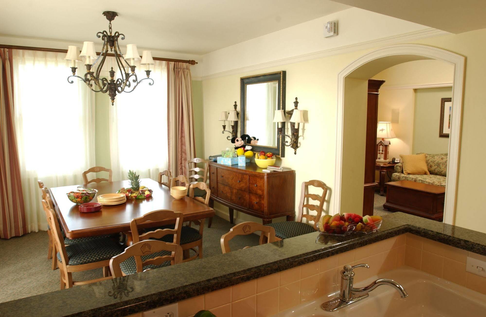 Disney's Saratoga Springs & 4*