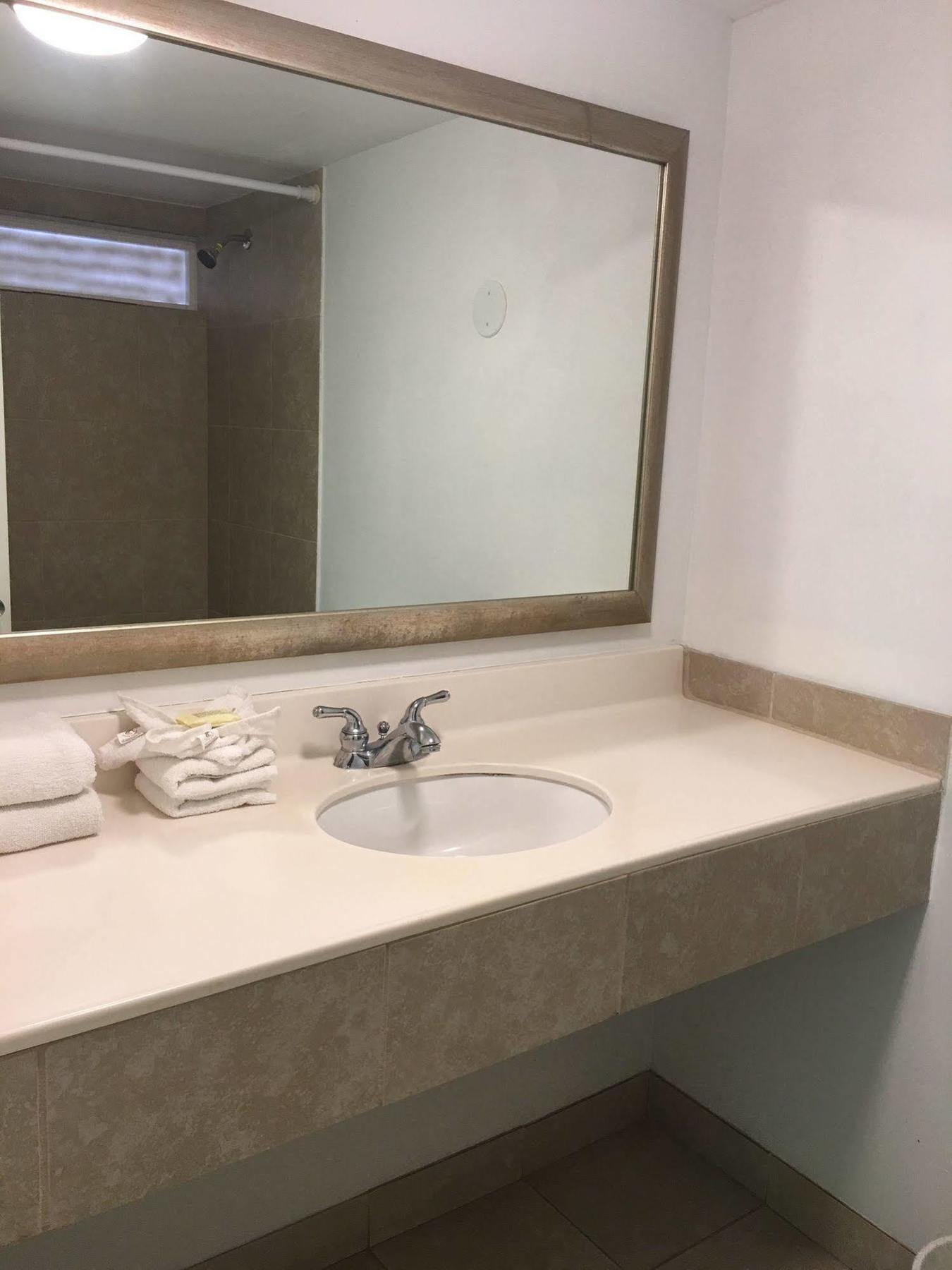 Camelot Waterfront Motel Palm Beach
