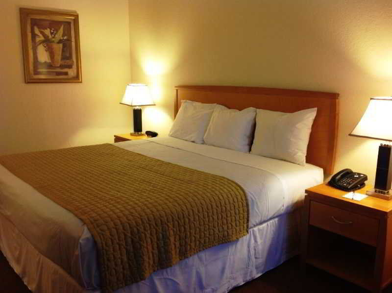 Ramada By Wyndham Downtown 3*