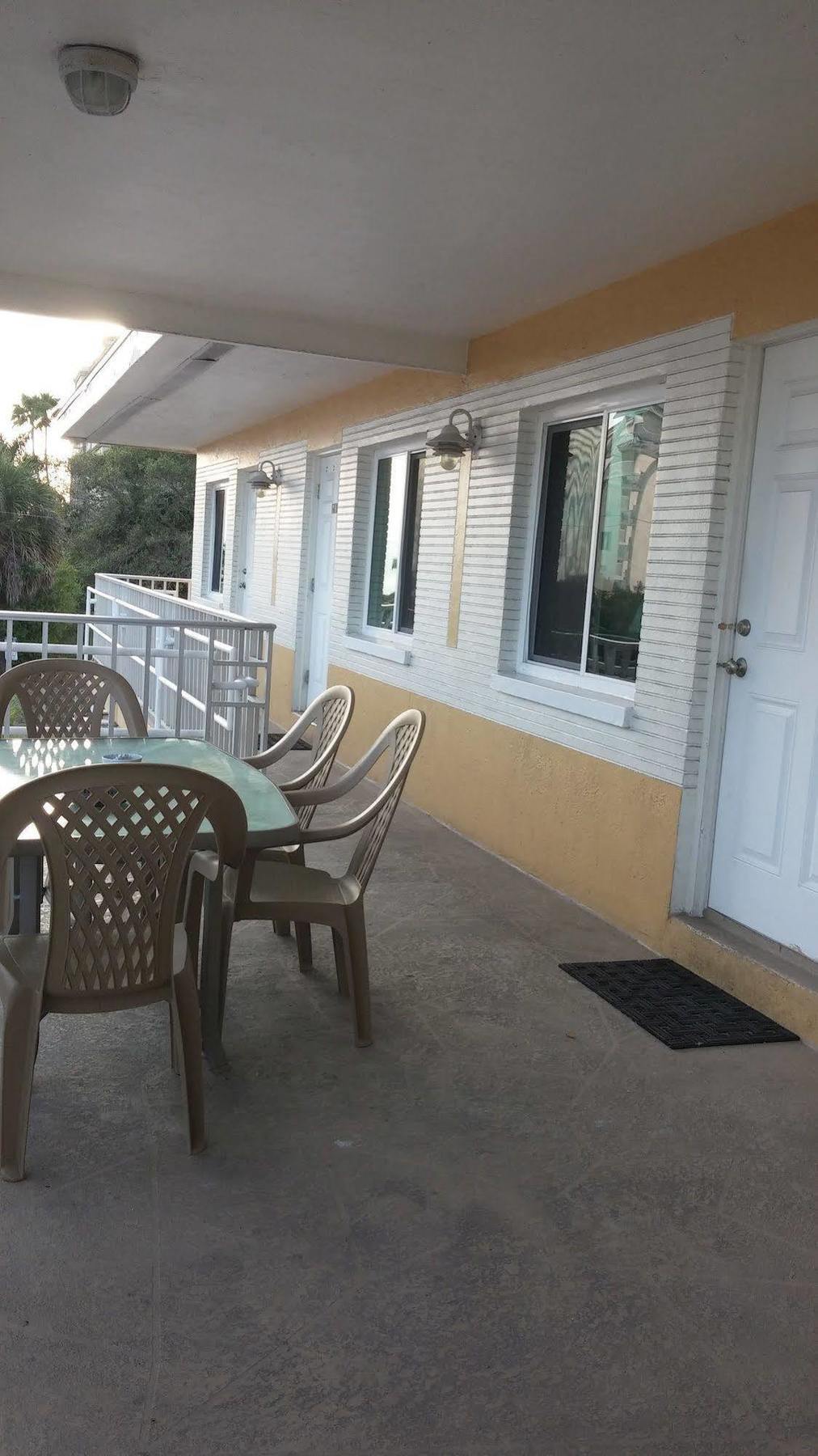 The House - Treasure Island Inn