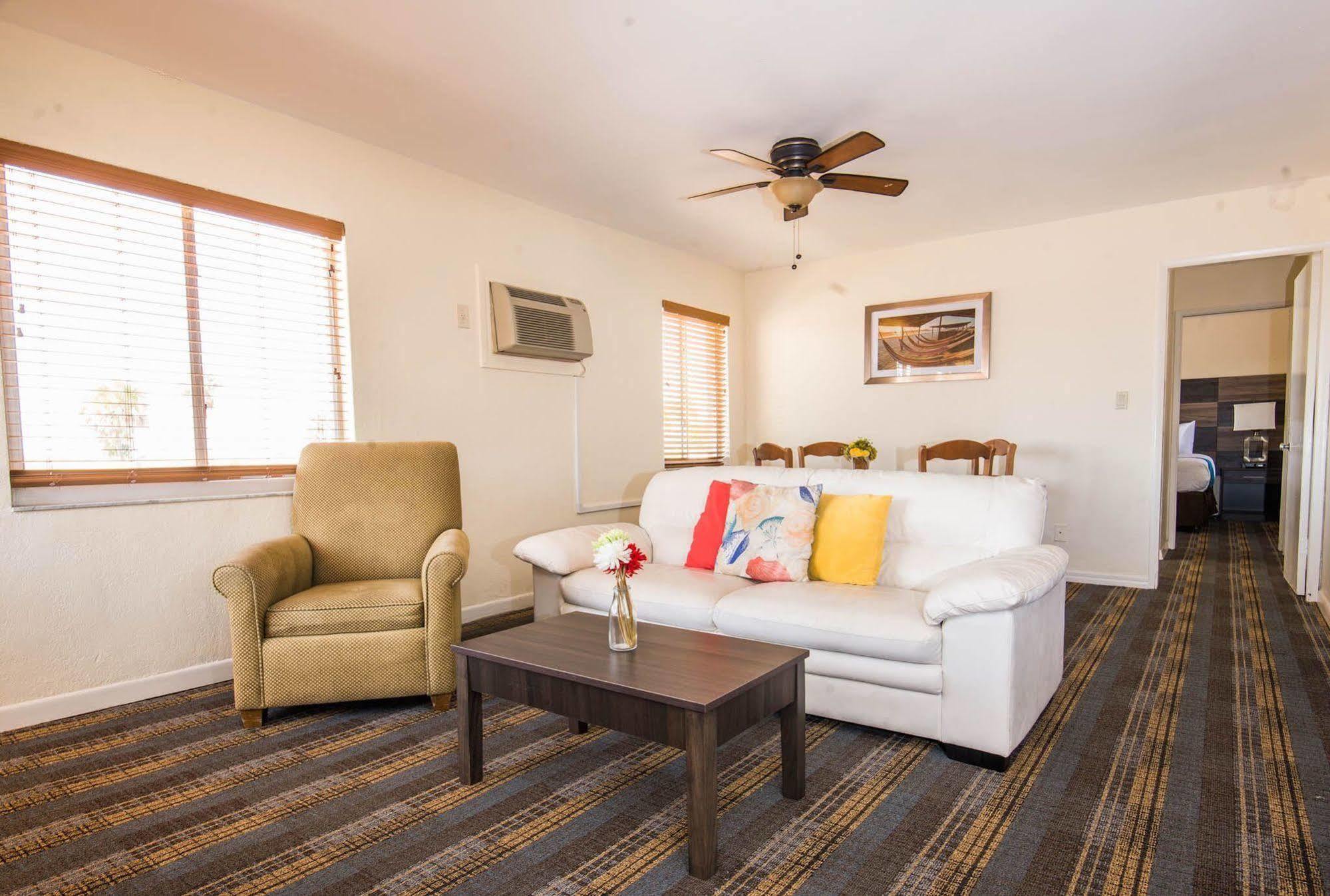Ocean Club Motel 2*