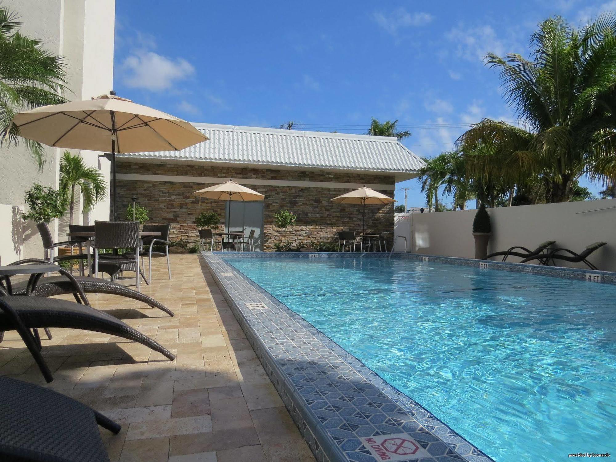 Western Hollywood/aventura Hotel