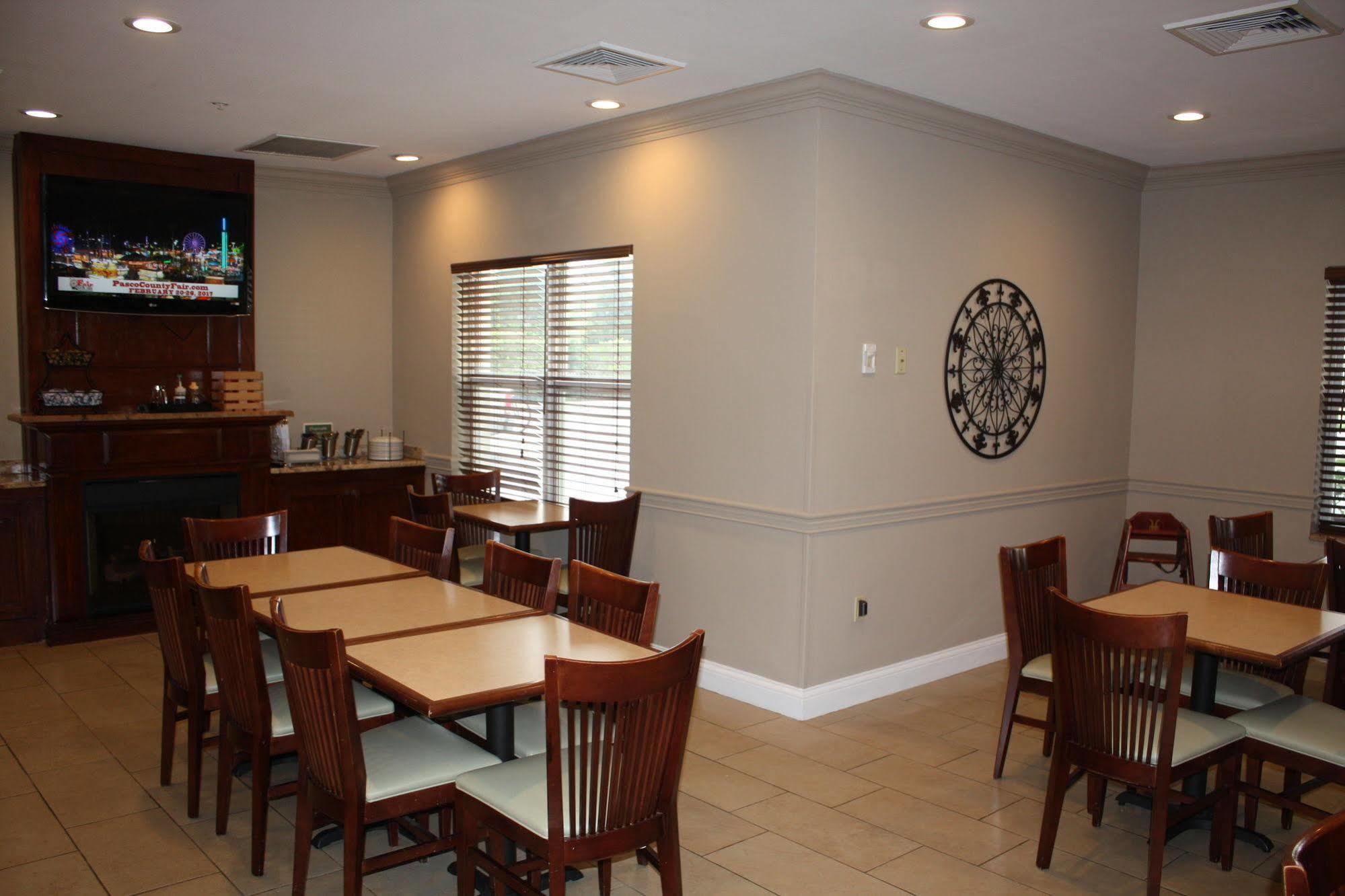 Hotel Country & By Radisson, Airport North, Fl 3*